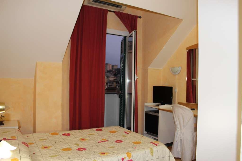 Hotel Agnello D'Oro Genova Pokoj fotografie